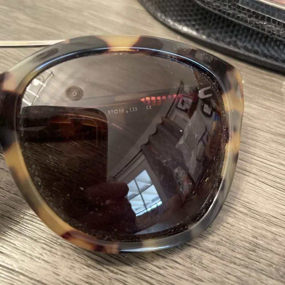 Oscar De La Renta Tortoise Brown  Sunglasses With Case Women’s
